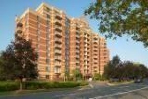 Oakwood Apartments Gaithersburg Image