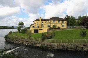 Ouvane Falls Inn Bantry Image