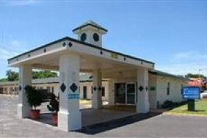 Pearsall Executive Inn & Suites Image