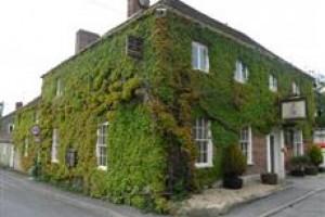 Pembroke Arms voted  best hotel in Fovant