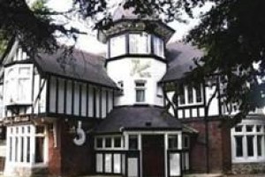 Pines Hotel Luton Image