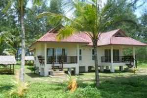 Pranee Beach Bungalows Image