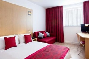 Ramada Encore Hotel Luton Airport Image