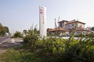 Raya Hotel Motel voted  best hotel in Mediglia