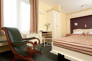 Hotel Roissy Image