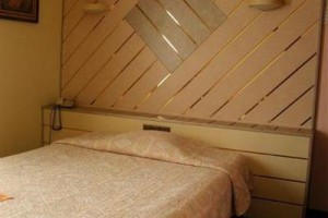 Shakespeare Hotel Maubeuge Image