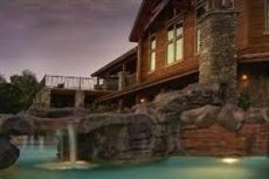 Stonewater Cove Resort and Club voted  best hotel in Shell Knob