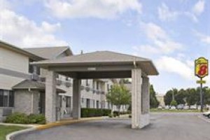 Super 8 Brookings Image