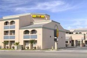 Super 8 Escondido voted 7th best hotel in Escondido