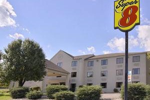 Super 8 Motel Pittsburgh Harmarville voted 2nd best hotel in Harmarville