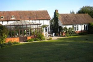 The Barn House voted  best hotel in Broadwas