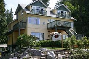 The Bonniebrook Lodge voted  best hotel in Roberts Creek