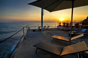 Tre Merli Beach Hotel Image