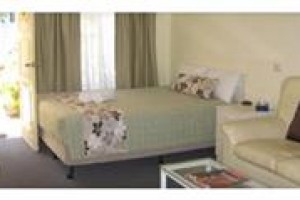 Twin Pines Motel Mooloolaba Image