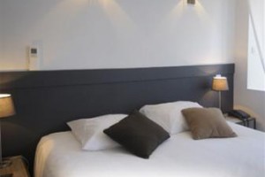 Un Hotel en Ville voted 8th best hotel in La Rochelle