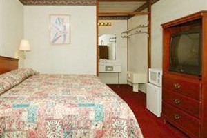 University Inn Warrensburg Image