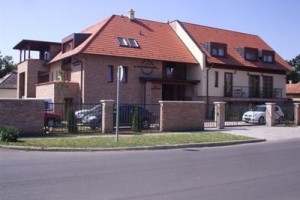 Varfurdo Panzio Apartmanhaz Gyula Image