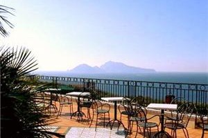 Hotel Villa Pina Image