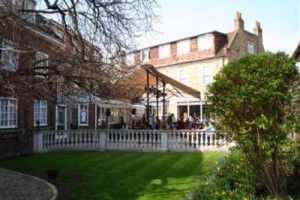 The Warren Lodge Hotel voted 3rd best hotel in Shepperton